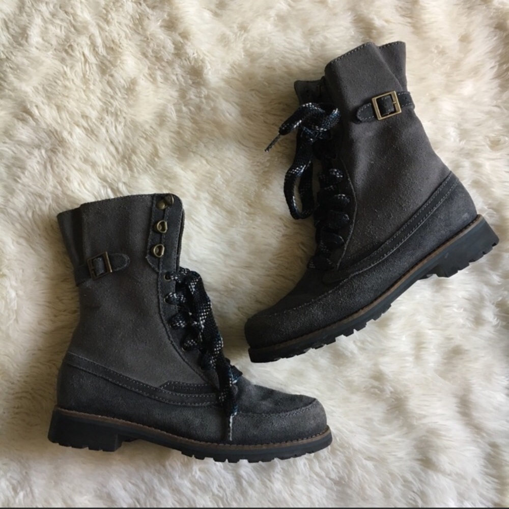 Size 7.5 Patagonia Tinge Shed Gray winter boots.